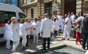 Zdravstveni radnici najavili masovni protest ispred zgrade Vlade KS